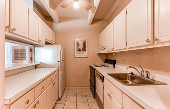 130 N Pearl St, Unit 1105 in Denver, CO - Foto de edificio - Building Photo