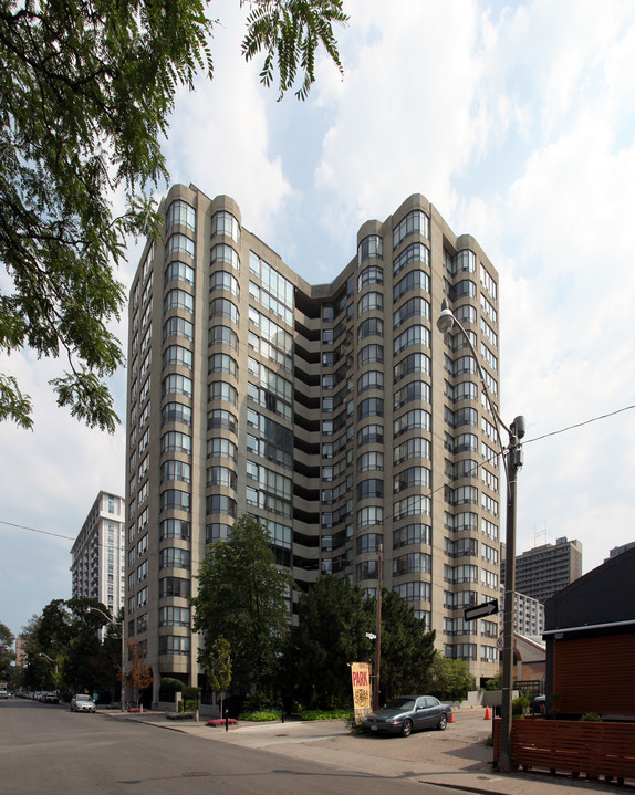 The Cosmopolitan in Toronto, ON - Building Photo