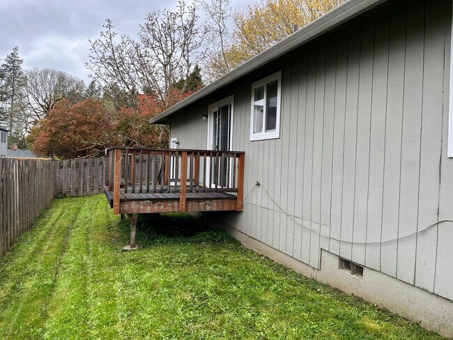 9392-9392 SW Tangela Ct in Portland, OR - Building Photo - Building Photo