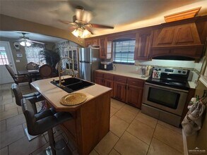 17 W Chavez St in Edinburg, TX - Building Photo - Building Photo