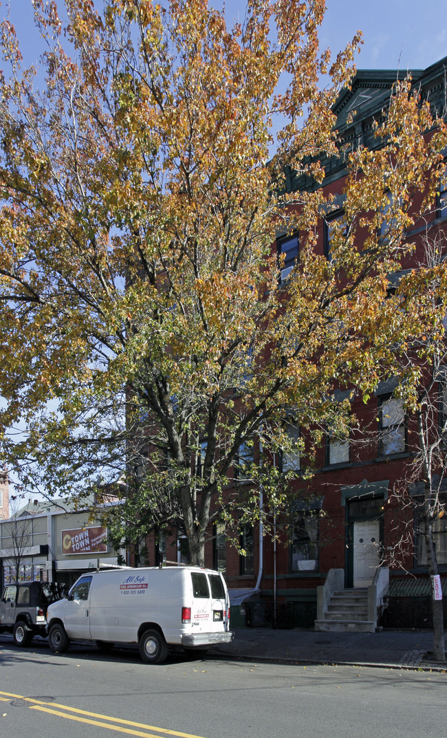 572 Jersey Ave in Jersey City, NJ - Building Photo - Building Photo