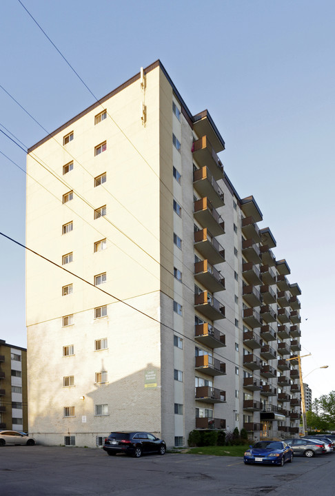 Mayview Towers in Ottawa, ON - Building Photo