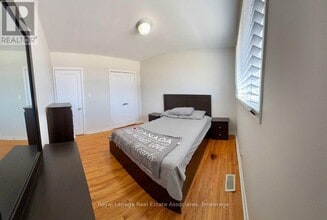 33 Laird Dr in St Catharines, ON - Building Photo - Building Photo