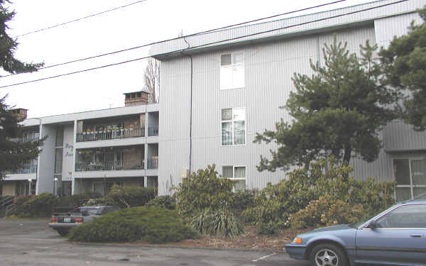 The Royal Arms Apartments in Burien, WA - Building Photo - Building Photo