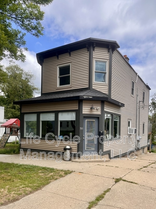 property at 700 Clancy Ave NE