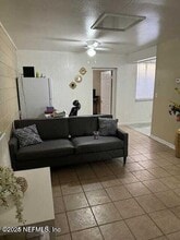 6916 Old Kings Rd S in Jacksonville, FL - Foto de edificio - Building Photo