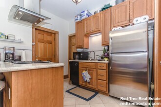 103 Myrtle St, Unit 1 in Boston, MA - Building Photo - Building Photo