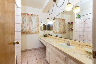 11628 Oxford Ave in Hawthorne, CA - Building Photo - Interior Photo