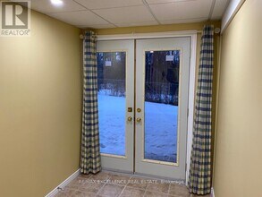 35 McKenzie Crescent in Barrie, ON - Building Photo - Building Photo