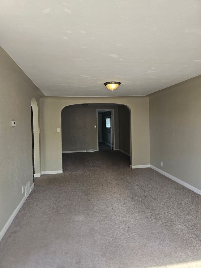 property at 609 N Division Ave