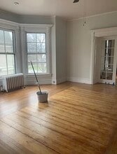 91 Walnut St, Unit 2 in Clinton, MA - Foto de edificio - Building Photo