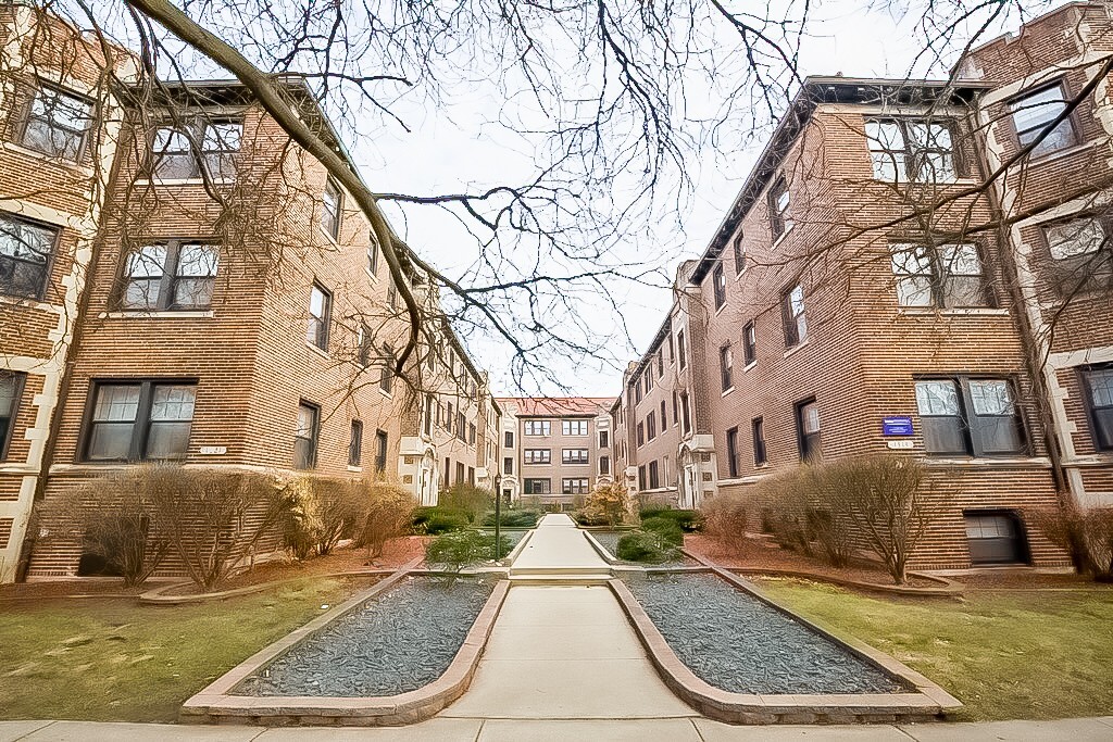 1320 Oak in Evanston, IL - Building Photo