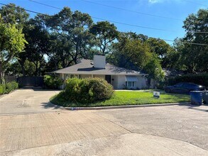 6694 Yosemite Ln in Dallas, TX - Building Photo - Building Photo