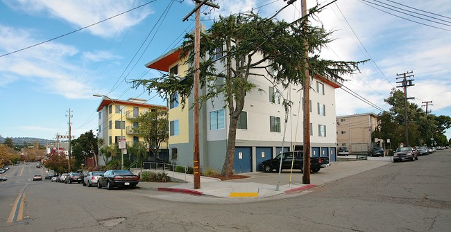 Lake View East Apartments in Oakland, CA - Building Photo - Building Photo