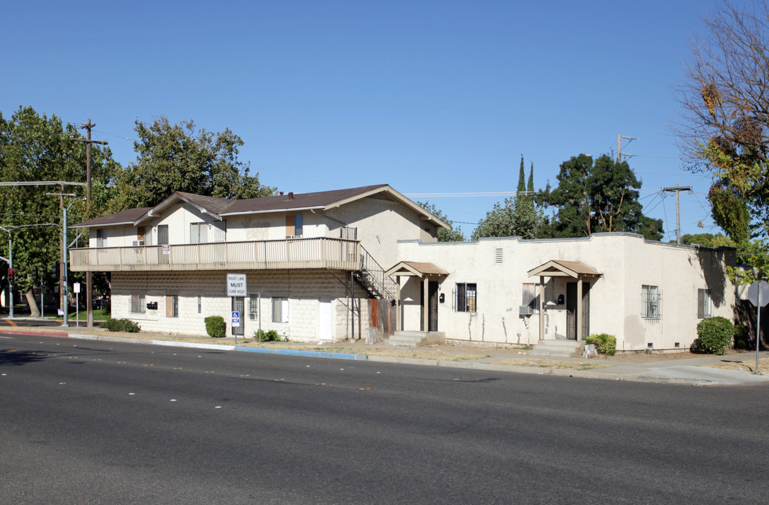 101 I in Modesto, CA - Building Photo