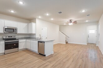 13902 Enzo Gate in San Antonio, TX - Building Photo - Building Photo