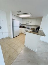 19501 W Country Club Dr in Aventura, FL - Foto de edificio - Building Photo