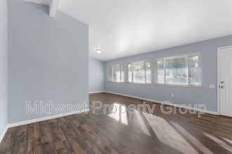 1470 Whirlaway Dr in Florissant, MO - Building Photo - Building Photo