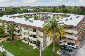 Dadeland Park Condo in Miami, FL - Building Photo - Building Photo