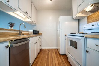 2180 W Vineyard St in Wailuku, HI - Foto de edificio - Building Photo