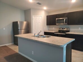 3921 NE 15th Pl in Cape Coral, FL - Building Photo - Building Photo