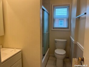 50 The Crescent-Unit -D1 in Babylon, NY - Building Photo - Building Photo