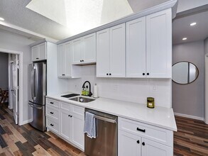 599-601-601 E 5th St, Unit 3 in Boston, MA - Building Photo - Building Photo
