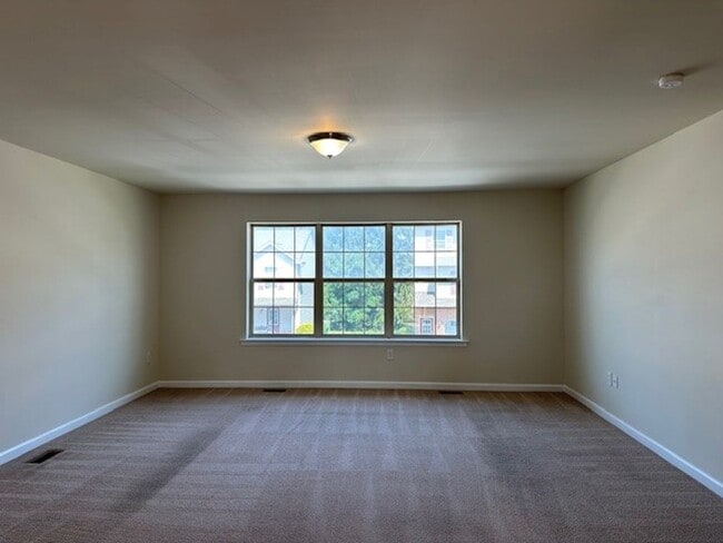 6443 Creekbend Dr in Mechanicsburg, PA - Building Photo - Building Photo