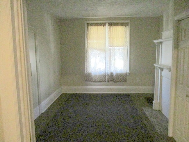 547 Glenwood Ave, Unit 1st Floor in Ambridge, PA - Building Photo - Building Photo