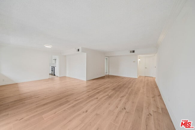 131 Orlando Ave in Los Angeles, CA - Foto de edificio - Building Photo