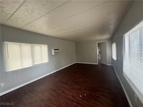 7886 Breeze Dr in North Fort Myers, FL - Building Photo - Building Photo