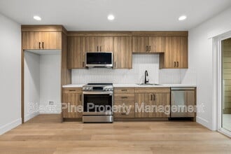 4658 N Maple Grove Rd in Boise, ID - Building Photo - Building Photo