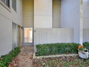 100 Lido Cir in Lakeway, TX - Building Photo - Building Photo