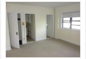 1570 Massachusetts Ave, Unit 104 in Cambridge, MA - Building Photo