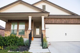 125 Cinnamon Lp in Burnet, TX - Building Photo - Building Photo