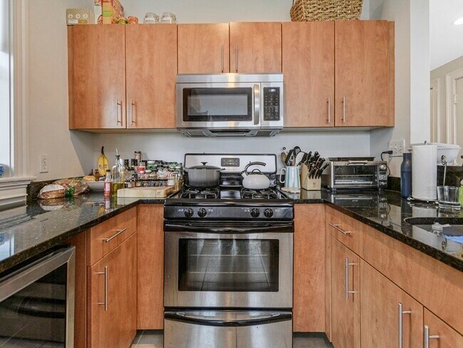 2025 Commonwealth Ave, Unit 7 in Boston, MA - Building Photo - Building Photo