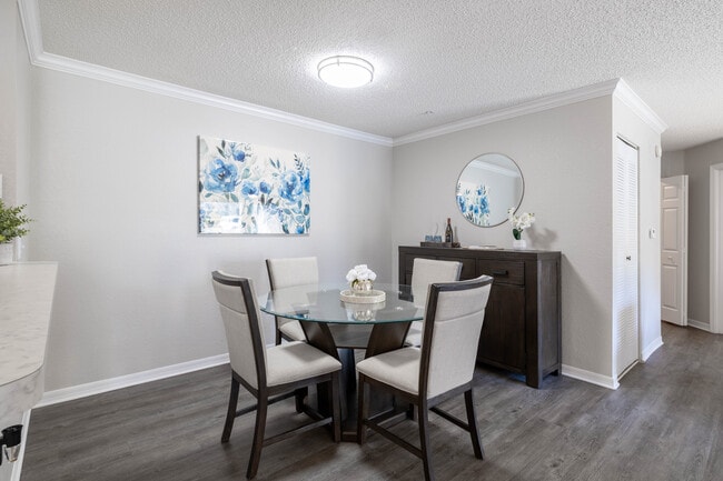 Sunset Lakes in Lakeland, FL - Foto de edificio - Interior Photo