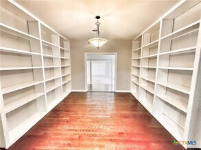 127 Paloma Dr in Olmos Park, TX - Building Photo - Building Photo