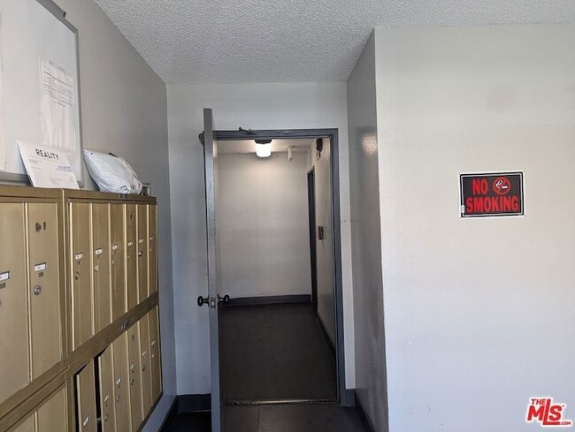 310 S Kenmore Ave in Los Angeles, CA - Building Photo - Building Photo