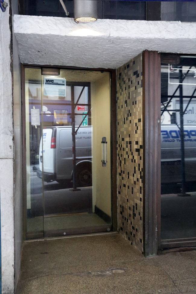 14 Maiden Ln in New York, NY - Building Photo - Building Photo