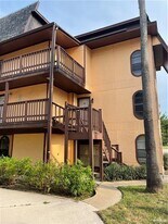 10 S 23rd St in McAllen, TX - Building Photo