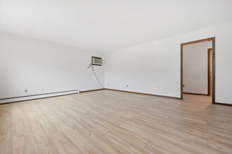 86 Harbor Dr in Stamford, CT - Foto de edificio - Building Photo