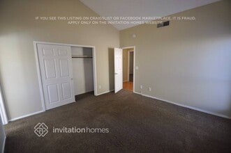 8939 W Vogel Ave in Peoria, AZ - Foto de edificio - Building Photo