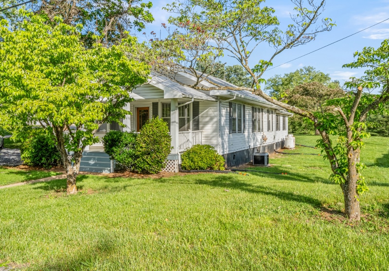 11652 Lee Hwy in Fincastle, VA - Building Photo
