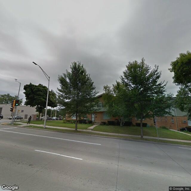 12105 W Bluemound Rd in Wauwatosa, WI - Building Photo