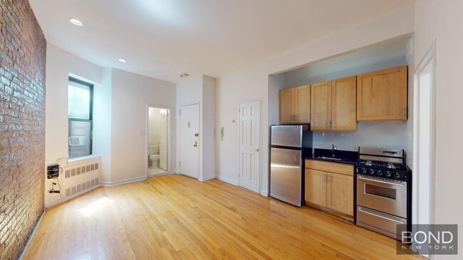 332 E 93rd St in New York, NY - Building Photo - Building Photo