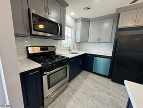 589 Lake Shore Dr in Parsippany Troy Hills, NJ - Building Photo - Building Photo