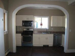 67 Market St, Unit 1B in Amesbury, MA - Building Photo - Building Photo