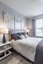The Louis Apartment Flats in Louisville, KY - Building Photo - Building Photo