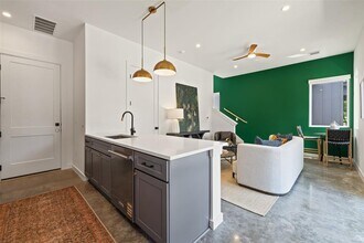 2408 E 18th St in Austin, TX - Building Photo - Building Photo